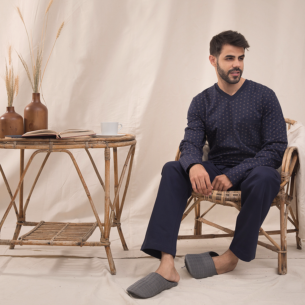 V بيجاما رجالي مطبوع تاج