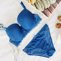 Set of 2 pieces push up with lace