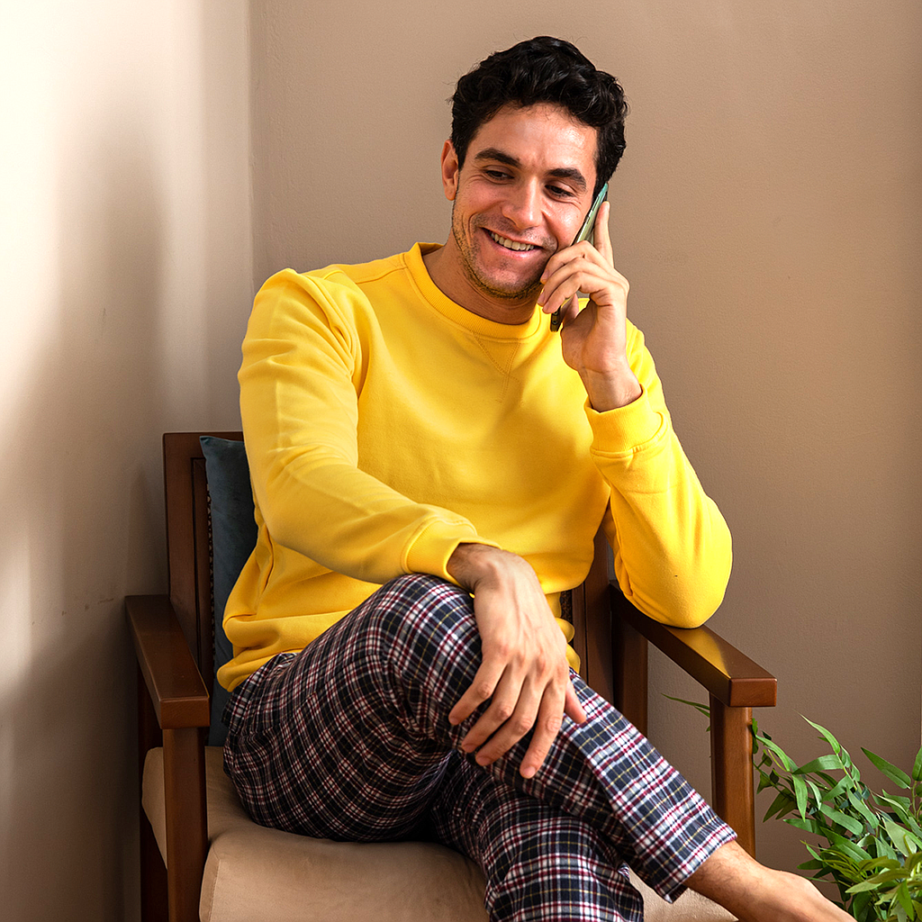 Plain men's pajamas with check pants 