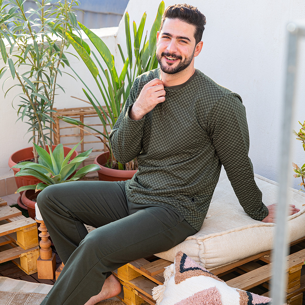 Men's pajamas with square buttons