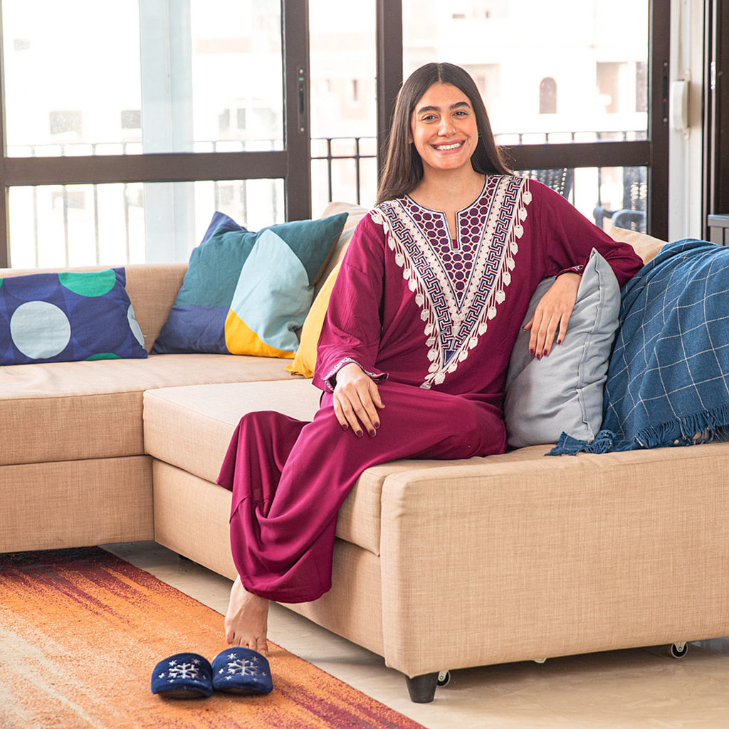 Viscose embroidered triangle H abaya 