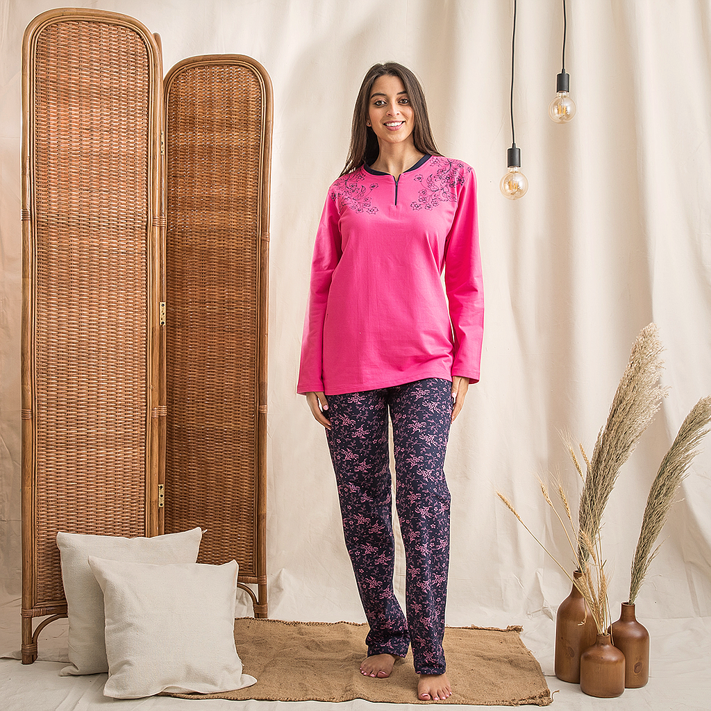 Women's pajamas, two branches, roses