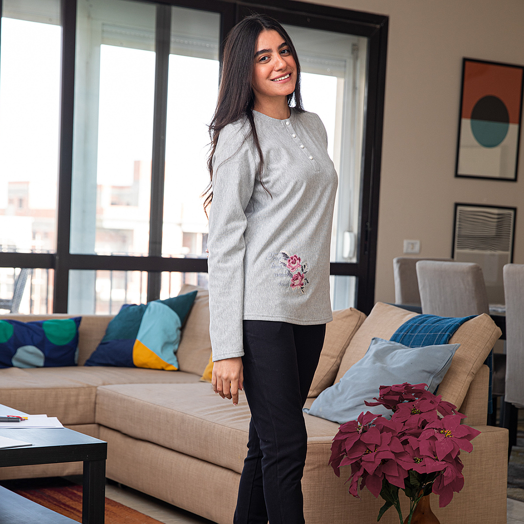 True love never ends Women's pajamas embroidered with a flower