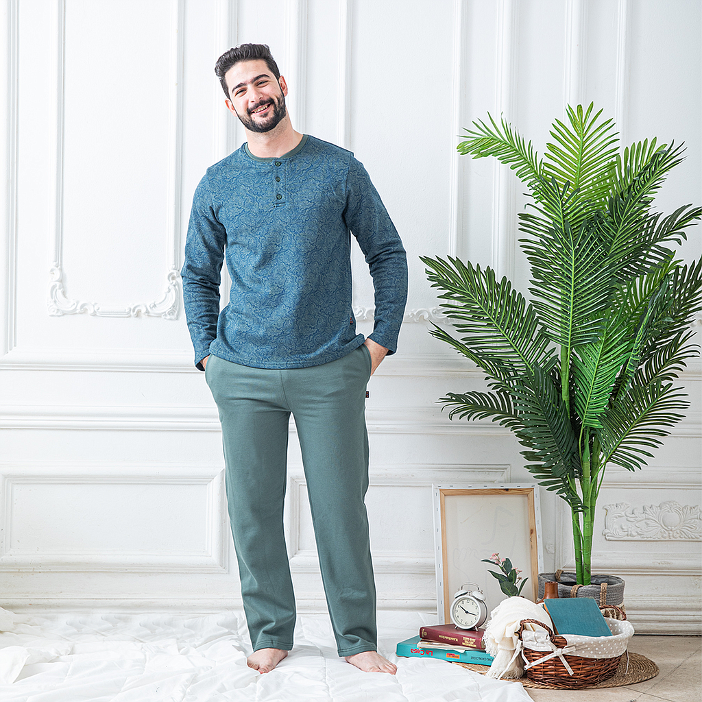 Men's pajamas with printed buttons