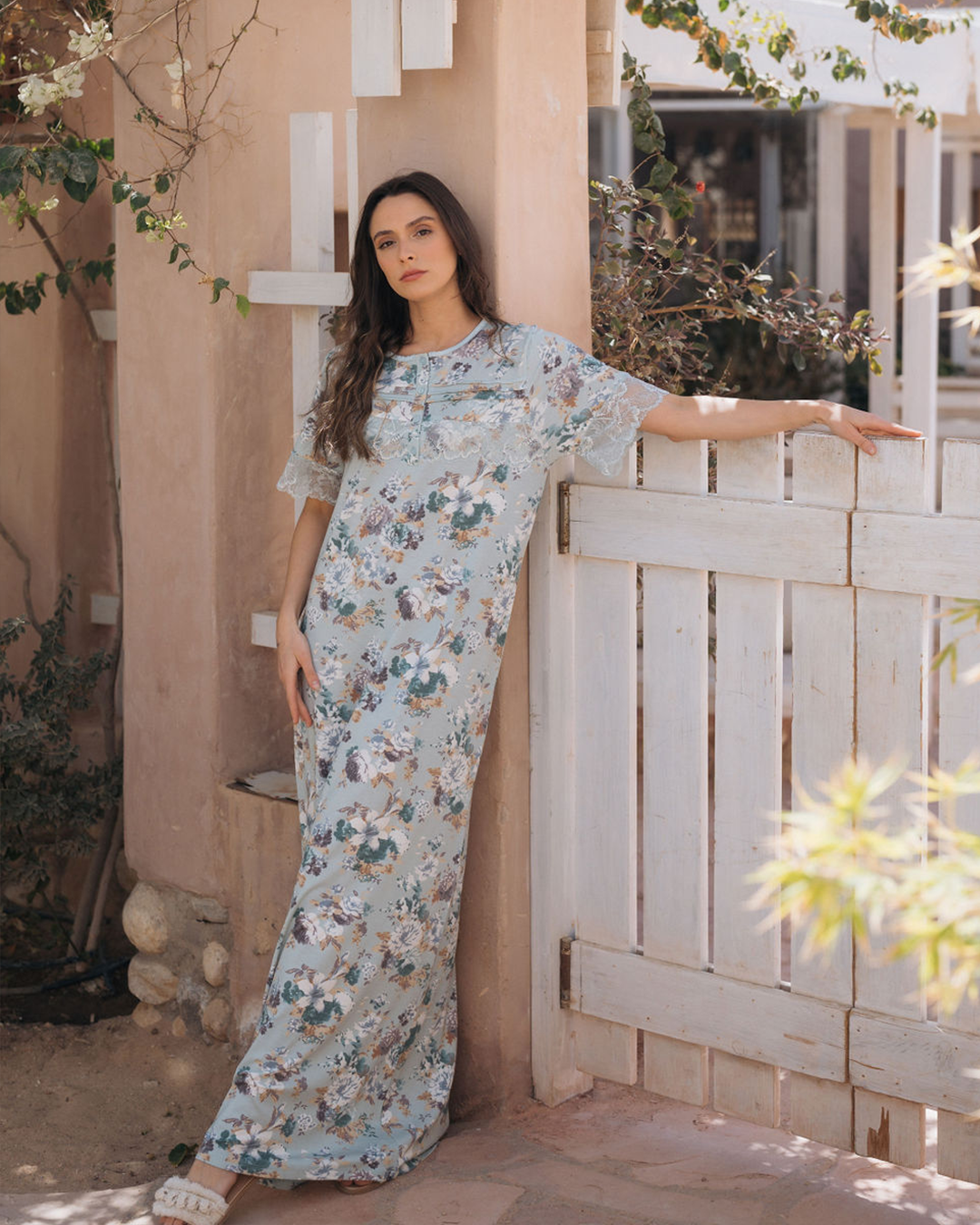 جلابيه حريمي نص كم سفره دانتيل مشجره ورده