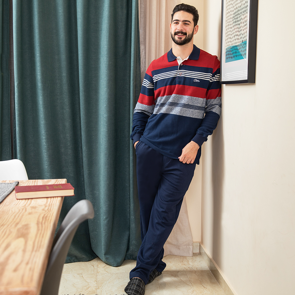 Men's tracksuit with a striped collar