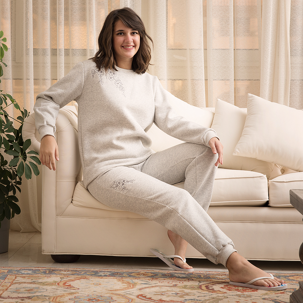 Women's pajamas with floral print on the shoulder