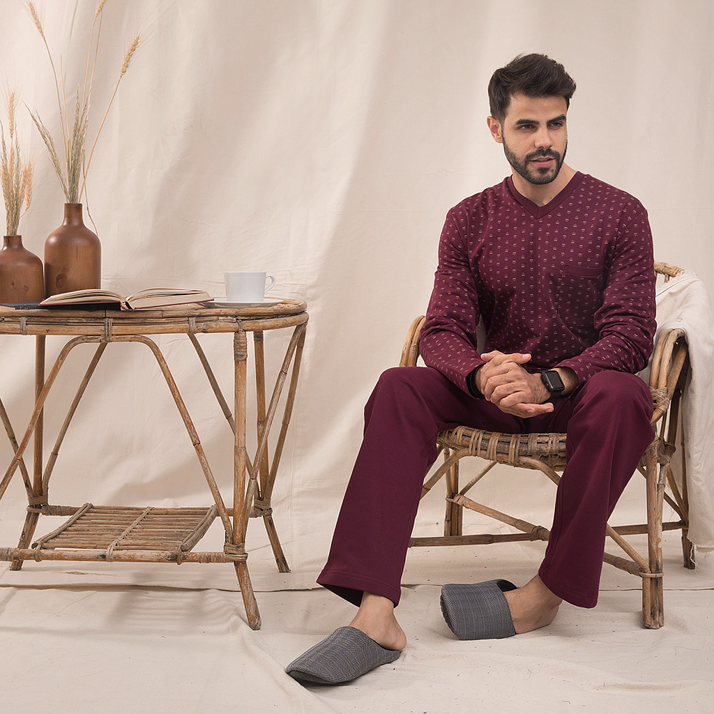 V بيجاما رجالي مطبوع تاج