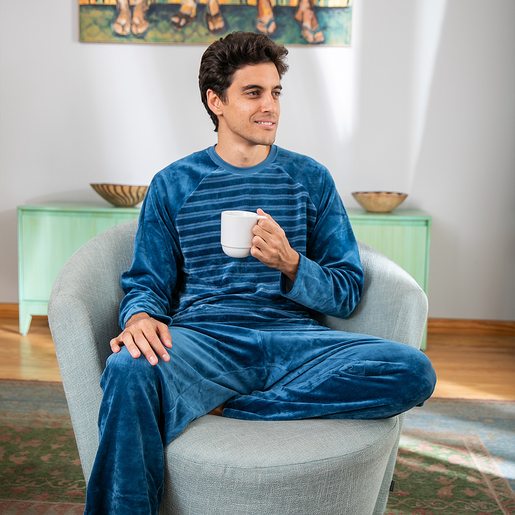 بيجاما رجالي قطيفه راوند مقلم رجلان