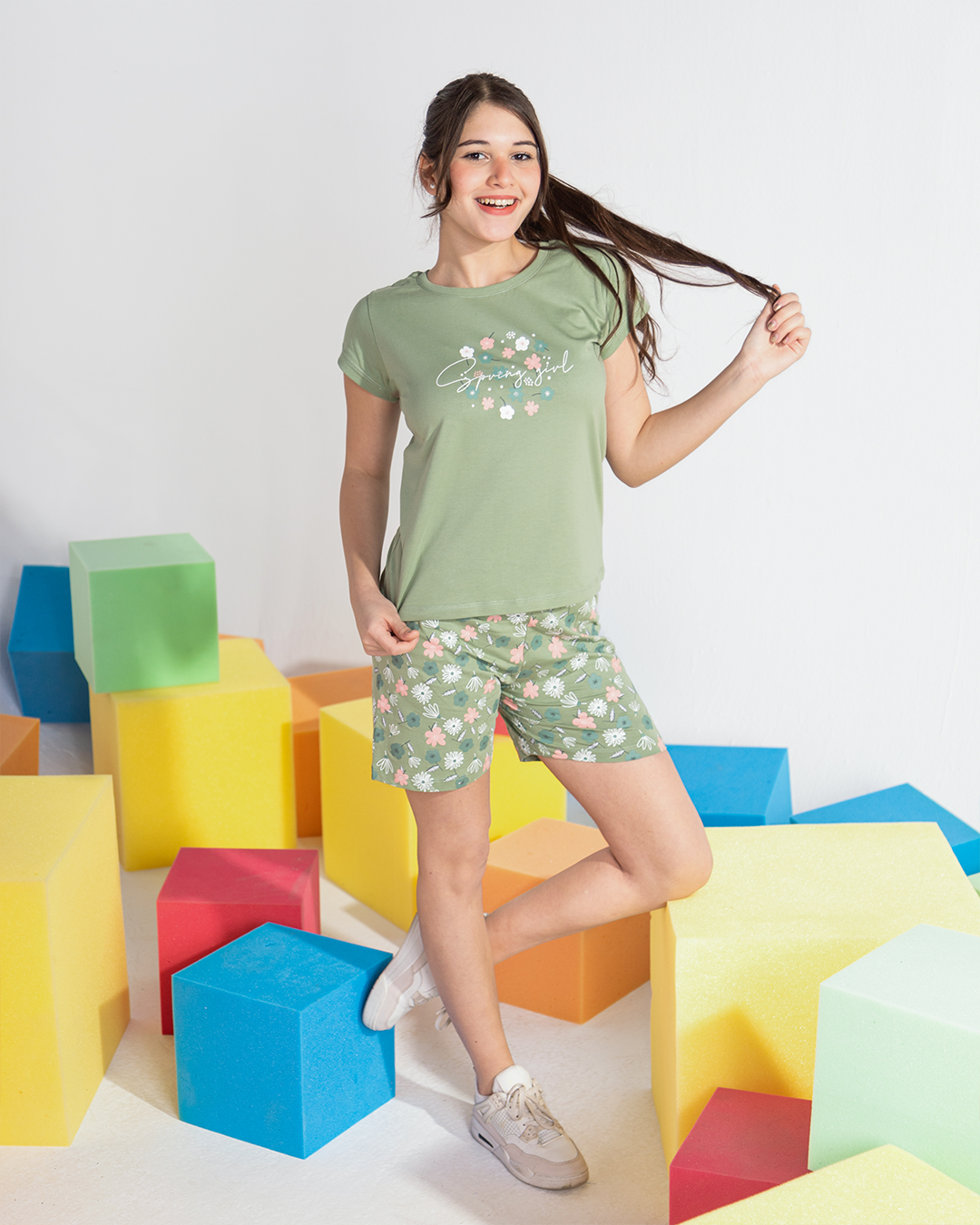 Girls' pajamas with spring girl printed shorts