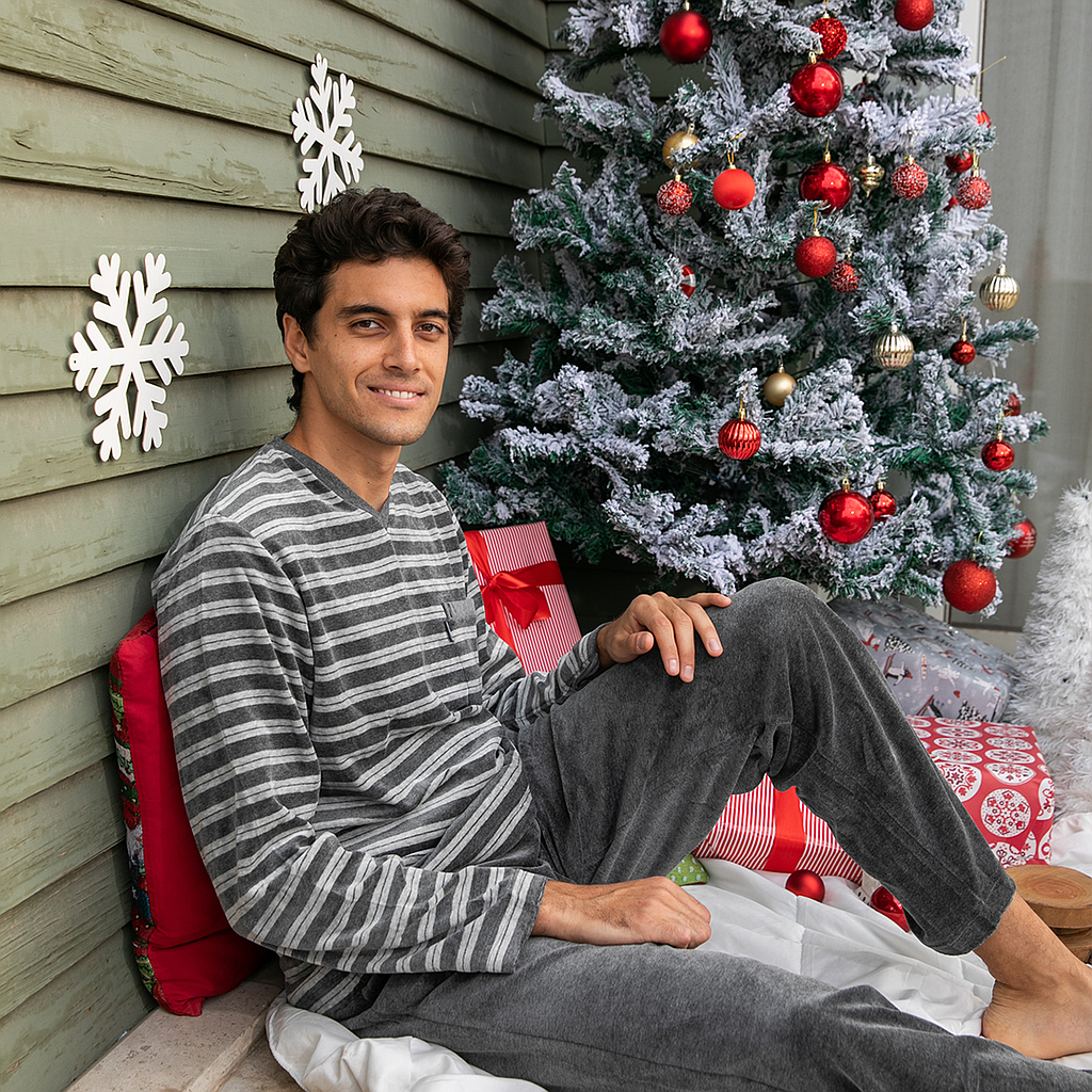 Striped pocket on the chest V velor men's pajamas