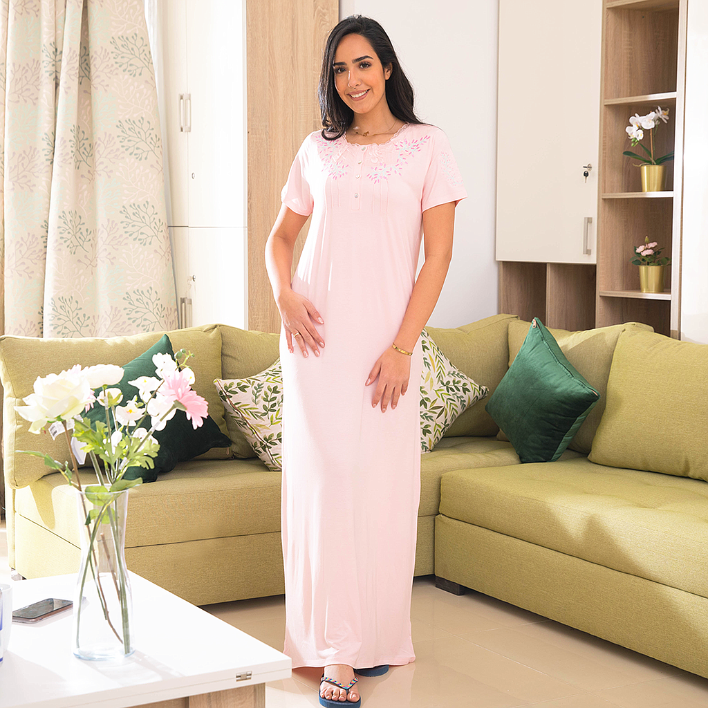 قميص نص كم ساده تطريز علي الصدر