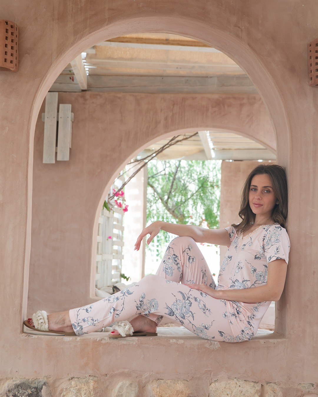 نص كم ورد V بيجامه حريمي