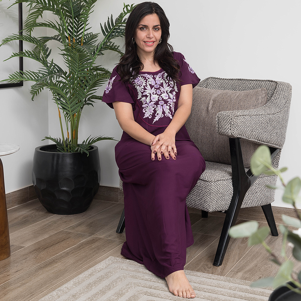 Viscose shirt, 4 half sleeves, plain embroidered with roses