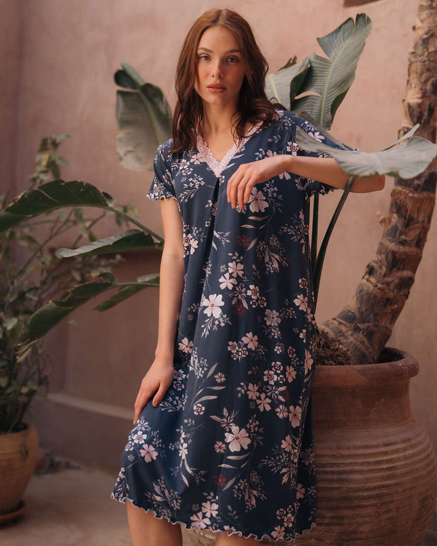 نص كم ورد قصير V قميص حريمي