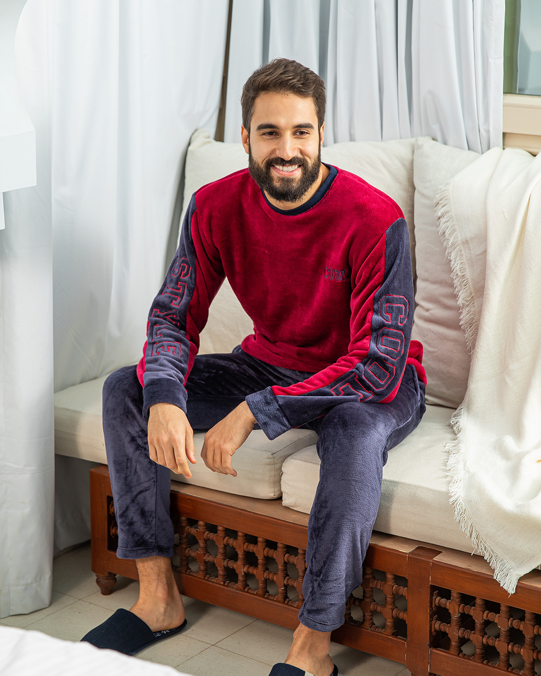 cool بيجامه رجالي راوند بولار مطرز