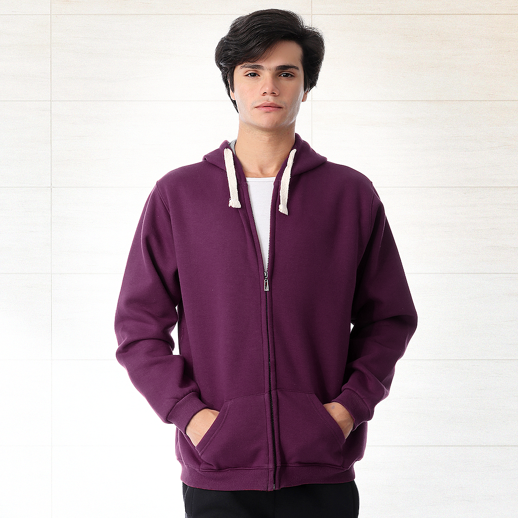 Sweatshirt with a zip and a cabochon