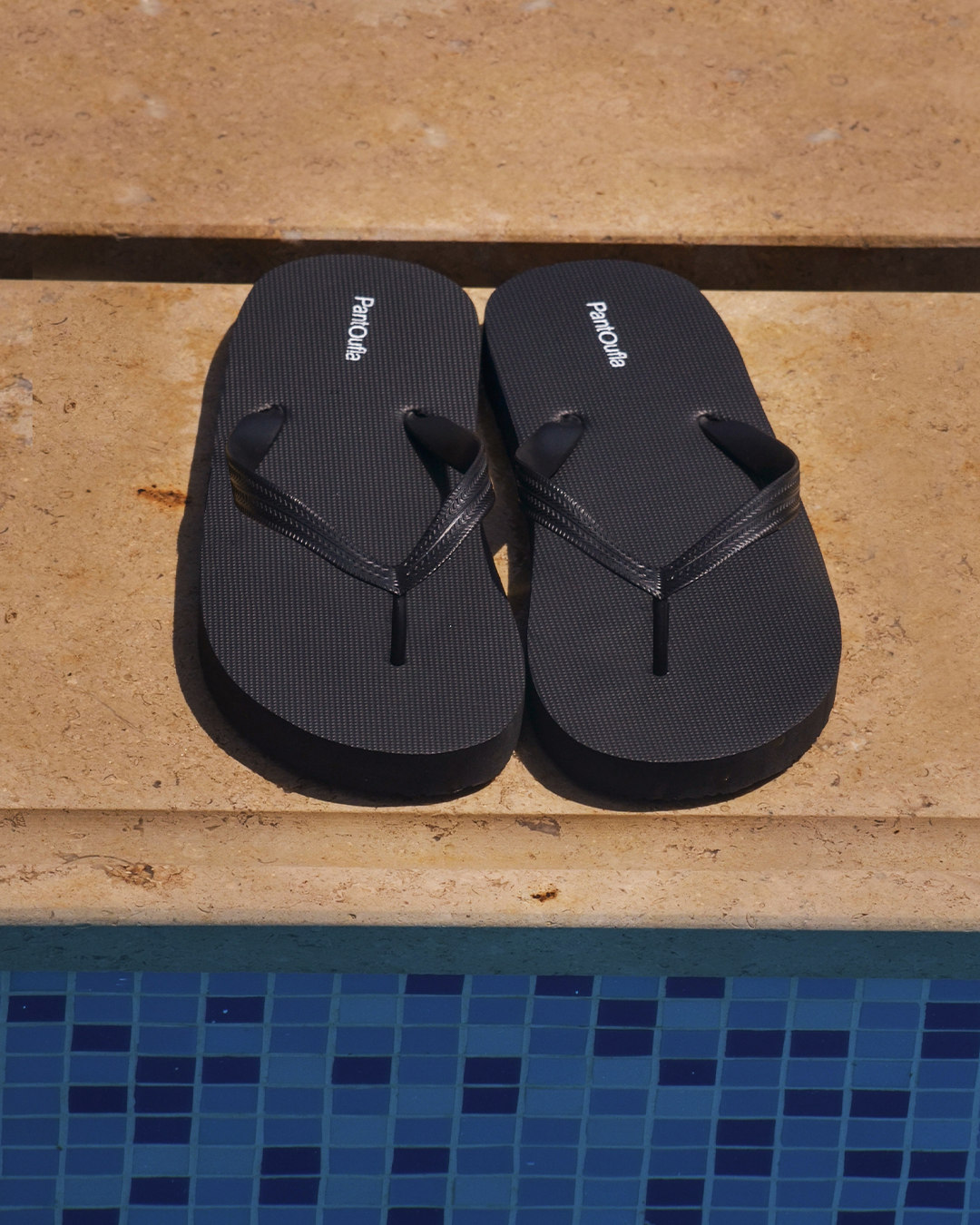 Plain black men's slippers