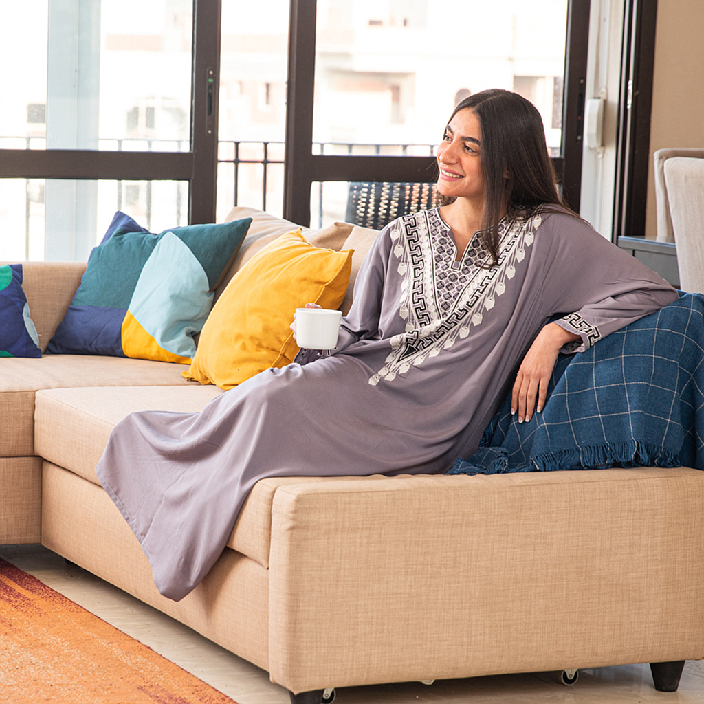 Viscose embroidered triangle H abaya 