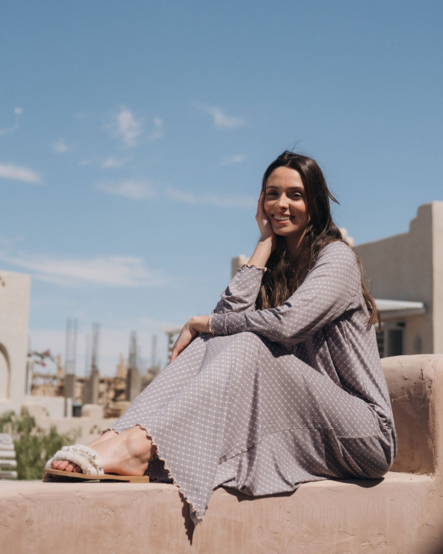 كم دانتيل طويل V قميص حريمي