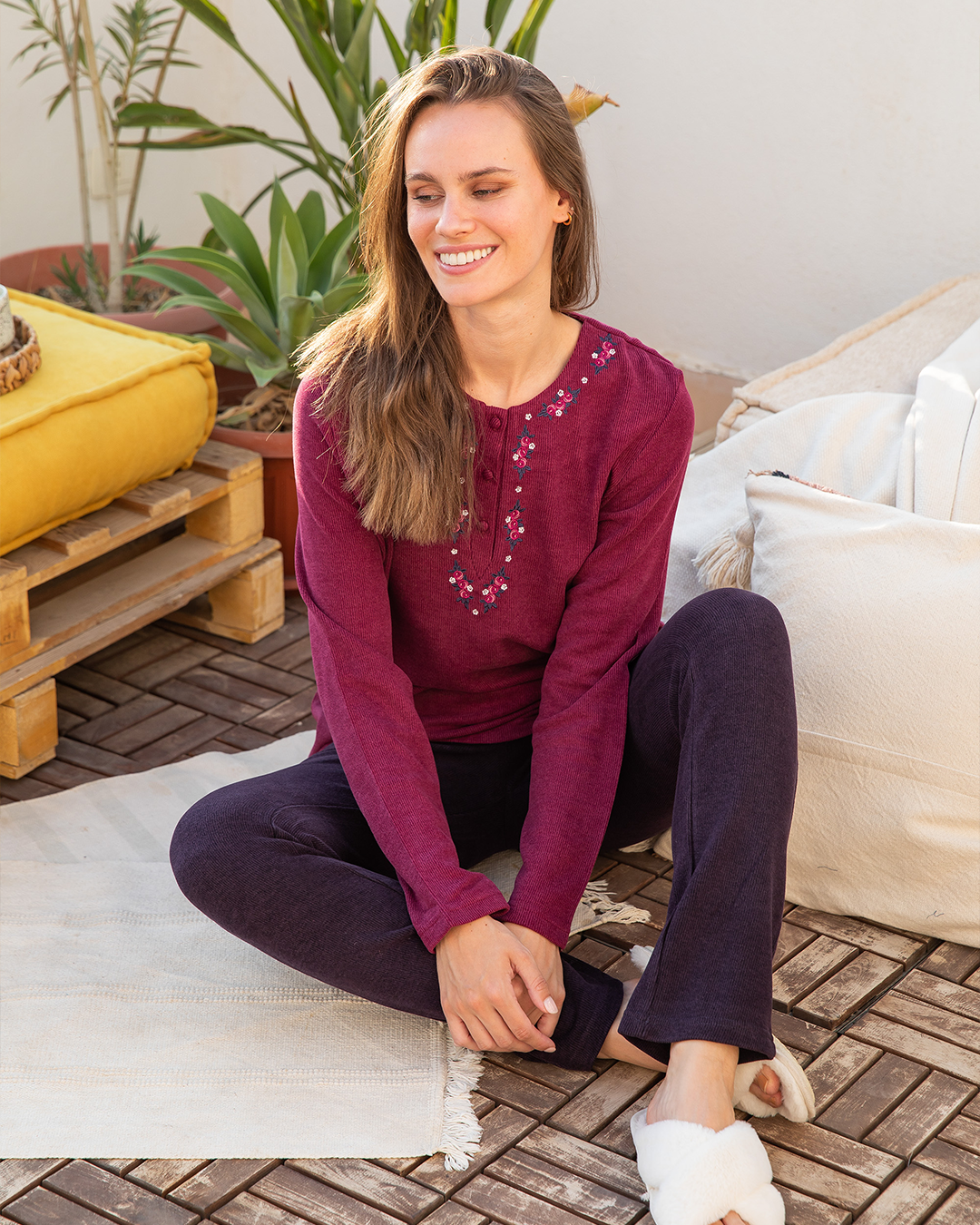 بيجامه حريمي  كاشمير رقبه مدوره بمرد مطرز بوكيه