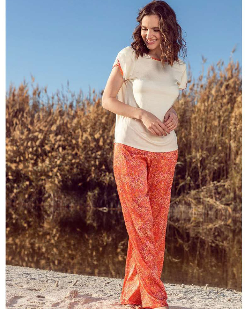 Plain rhubarb embroidered pajamas for women