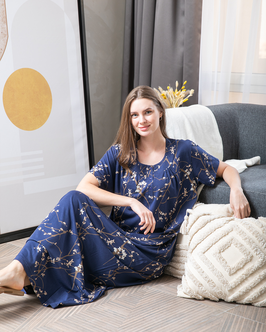 قميص نوم حريمي طويل زراير مع كشكه عالصدر اوراق الشجر