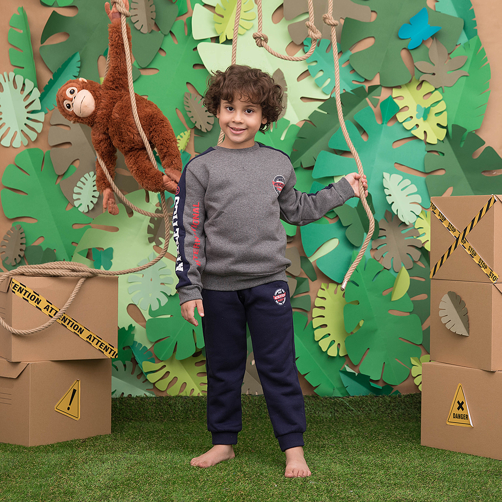 بيجاما أولادى سادة مطرزة شريط ع الكم اثليتك