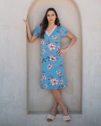 نص كم ورد قصير V قميص حريمي