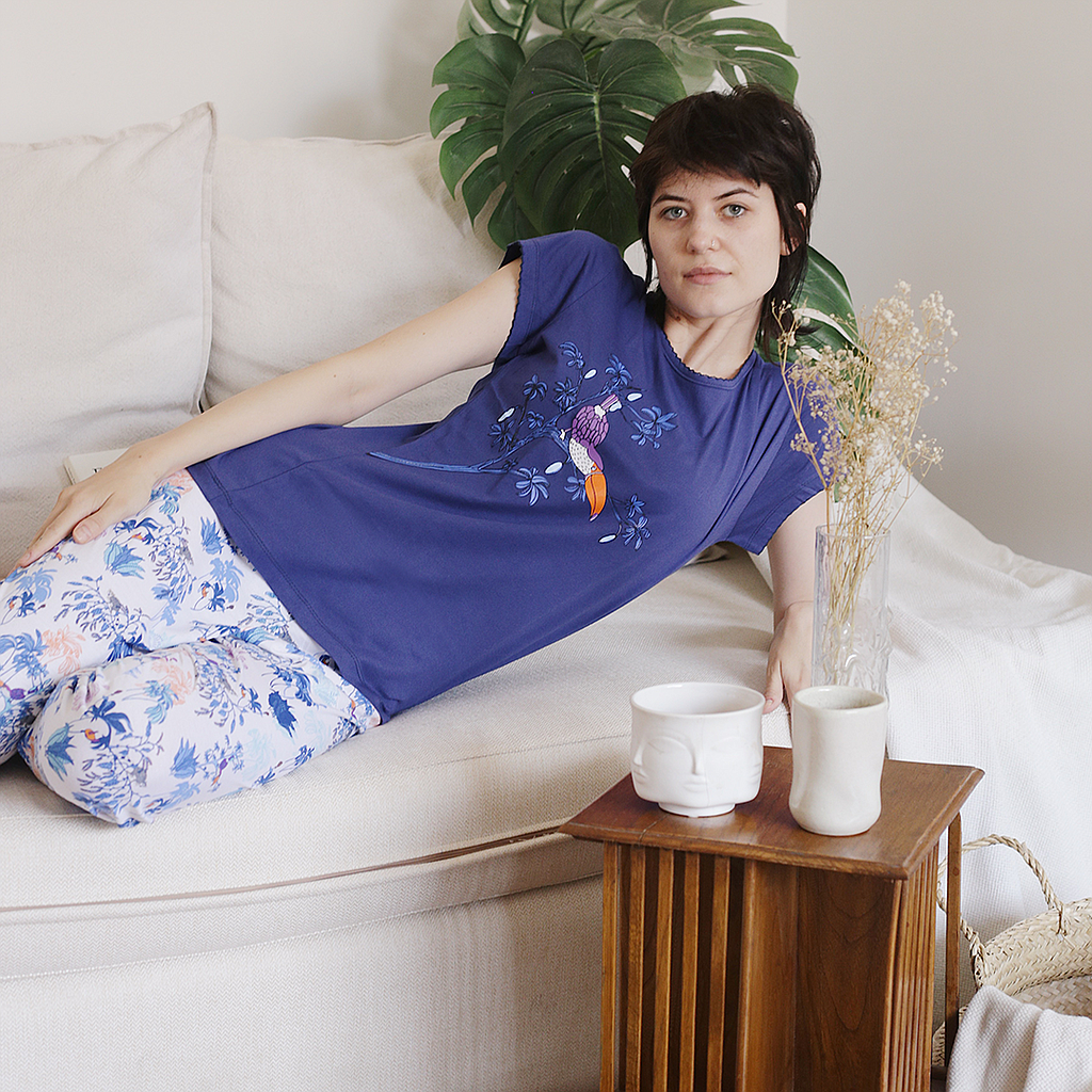 Half-sleeved pajamas in Ghaban, and the tree branch, a wooded pentacore 