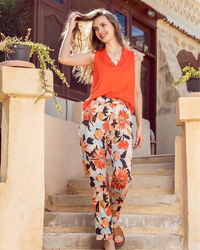 Plain women's pajamas with lace back and floral trousers