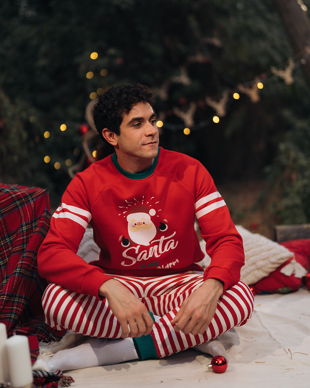 Santa is my holiday alarm بيجامة رجالي كريسماس