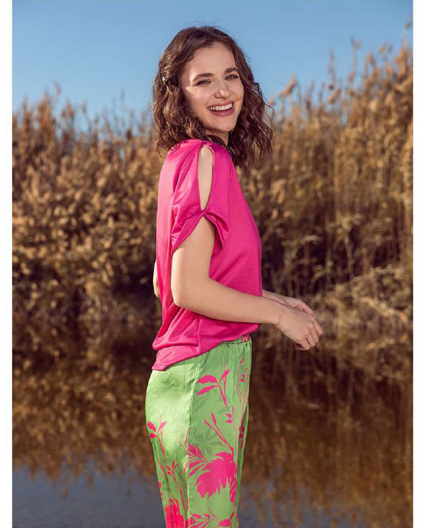 Plain women's pajamas, half sleeves, a plain, wooded trouser cut