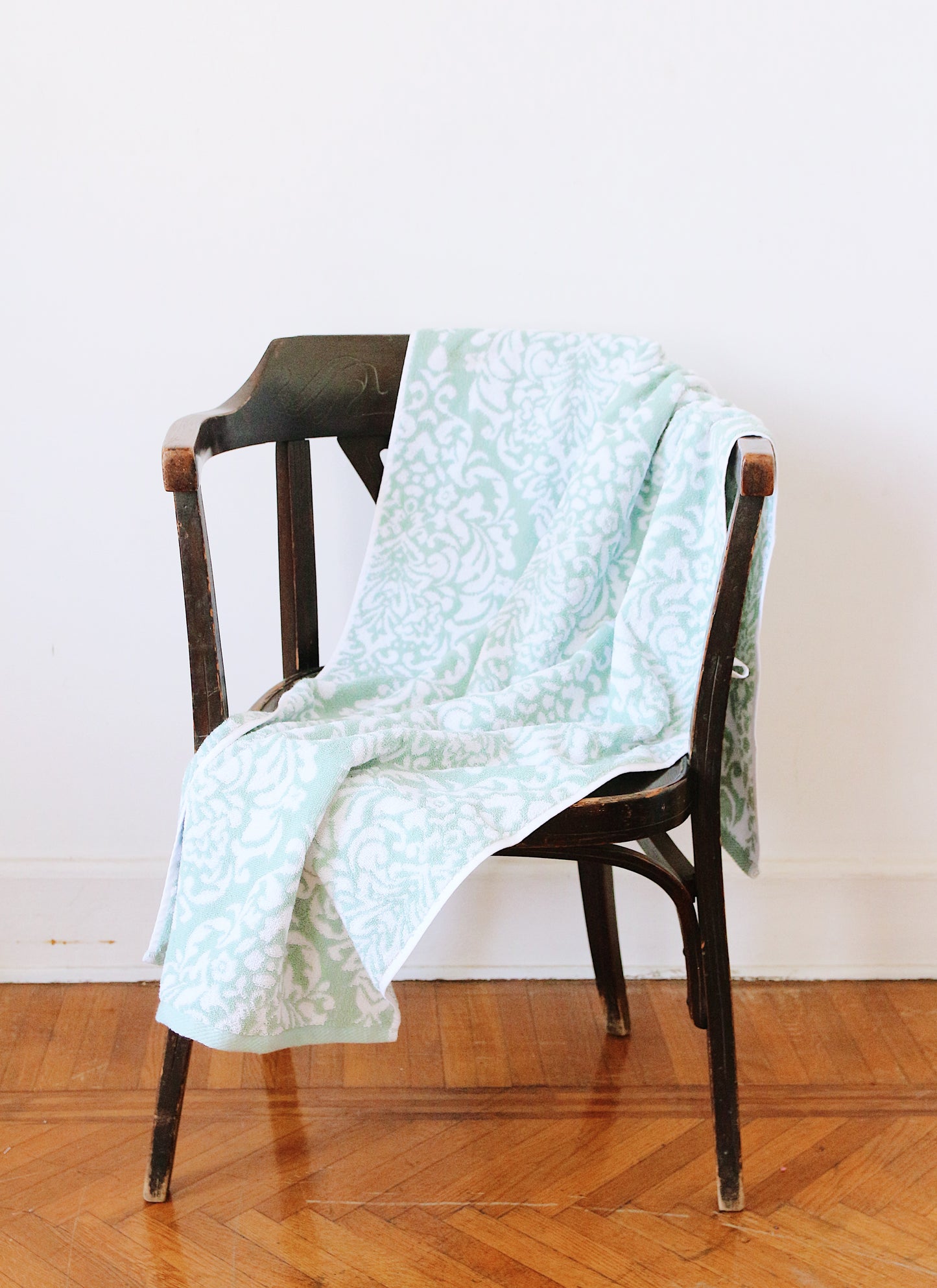 MEDALIION 140*70 فوط مقاس