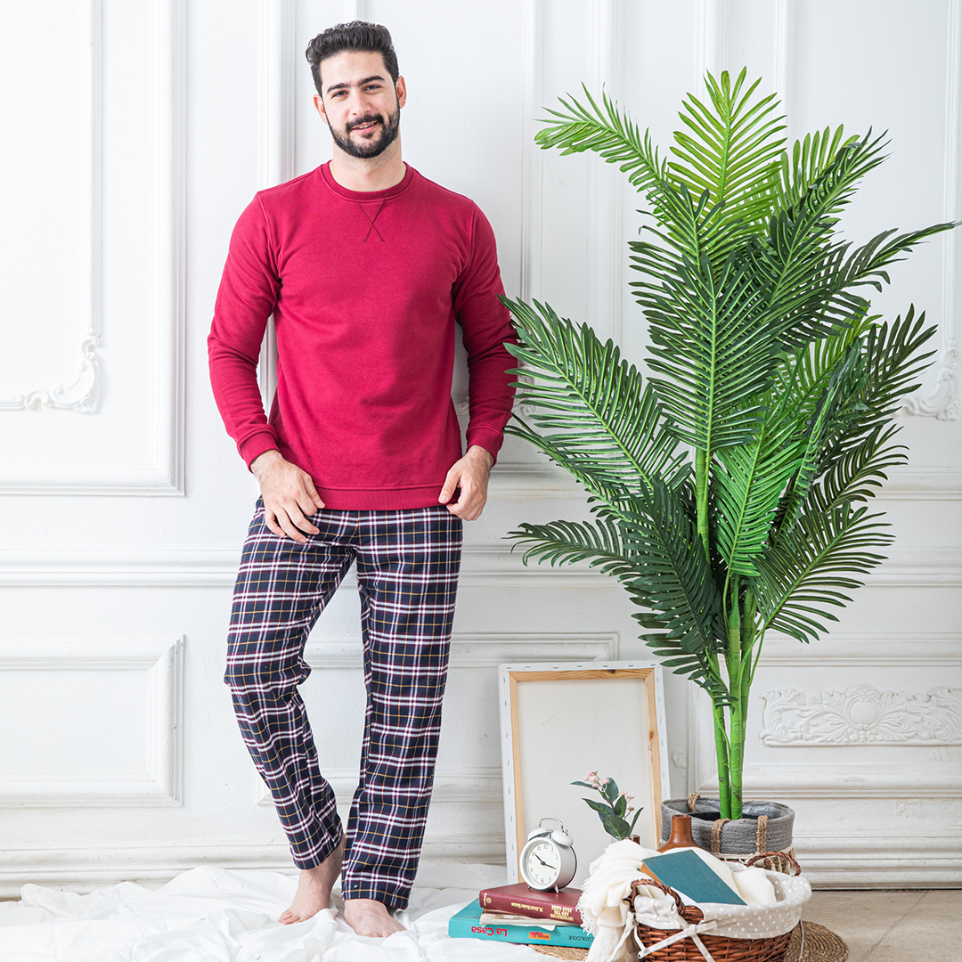 Plain men's pajamas with check pants 