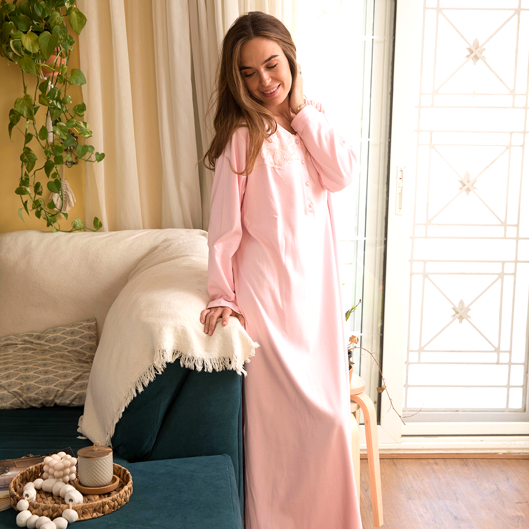 قميص حريمي مطرز علي كامل السفره 4زراير